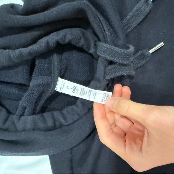 ALO Yoga Accolade Black Hoodie - Picture 5 of 6